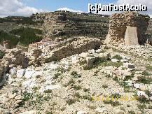 [P19] O parte din zidurile vechiului castel, chiar în vârful stâncii la baza căreia se afla localitatea cu acelaş nume, Ares. » foto by bose
 - 
<span class="allrVoted glyphicon glyphicon-heart hidden" id="av178398"></span>
<a class="m-l-10 hidden" id="sv178398" onclick="voting_Foto_DelVot(,178398,8303)" role="button">șterge vot <span class="glyphicon glyphicon-remove"></span></a>
<a id="v9178398" class=" c-red"  onclick="voting_Foto_SetVot(178398)" role="button"><span class="glyphicon glyphicon-heart-empty"></span> <b>LIKE</b> = Votează poza</a> <img class="hidden"  id="f178398W9" src="/imagini/loader.gif" border="0" /><span class="AjErrMes hidden" id="e178398ErM"></span>