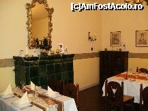 [P14] un separeu al restaurantului » foto by petrus95
 - 
<span class="allrVoted glyphicon glyphicon-heart hidden" id="av178646"></span>
<a class="m-l-10 hidden" id="sv178646" onclick="voting_Foto_DelVot(,178646,8313)" role="button">șterge vot <span class="glyphicon glyphicon-remove"></span></a>
<a id="v9178646" class=" c-red"  onclick="voting_Foto_SetVot(178646)" role="button"><span class="glyphicon glyphicon-heart-empty"></span> <b>LIKE</b> = Votează poza</a> <img class="hidden"  id="f178646W9" src="/imagini/loader.gif" border="0" /><span class="AjErrMes hidden" id="e178646ErM"></span>