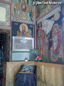 [P45] Giurgiu - Schitul Sf. Nicolae, inscripţie în pridvor.  » foto by iulianic
 - 
<span class="allrVoted glyphicon glyphicon-heart hidden" id="av413257"></span>
<a class="m-l-10 hidden" id="sv413257" onclick="voting_Foto_DelVot(,413257,8317)" role="button">șterge vot <span class="glyphicon glyphicon-remove"></span></a>
<a id="v9413257" class=" c-red"  onclick="voting_Foto_SetVot(413257)" role="button"><span class="glyphicon glyphicon-heart-empty"></span> <b>LIKE</b> = Votează poza</a> <img class="hidden"  id="f413257W9" src="/imagini/loader.gif" border="0" /><span class="AjErrMes hidden" id="e413257ErM"></span>