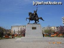 [P06] Giurgiu - Parcul Mihai Viteazul, statuia domnitorului eliberator.  » foto by iulianic
 - 
<span class="allrVoted glyphicon glyphicon-heart hidden" id="av413218"></span>
<a class="m-l-10 hidden" id="sv413218" onclick="voting_Foto_DelVot(,413218,8317)" role="button">șterge vot <span class="glyphicon glyphicon-remove"></span></a>
<a id="v9413218" class=" c-red"  onclick="voting_Foto_SetVot(413218)" role="button"><span class="glyphicon glyphicon-heart-empty"></span> <b>LIKE</b> = Votează poza</a> <img class="hidden"  id="f413218W9" src="/imagini/loader.gif" border="0" /><span class="AjErrMes hidden" id="e413218ErM"></span>