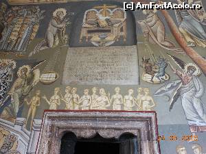 [P12] Herăşti - Pisania şi pictura murală de deasupra intrării în biserică.  » foto by iulianic
 - 
<span class="allrVoted glyphicon glyphicon-heart hidden" id="av620294"></span>
<a class="m-l-10 hidden" id="sv620294" onclick="voting_Foto_DelVot(,620294,8317)" role="button">șterge vot <span class="glyphicon glyphicon-remove"></span></a>
<a id="v9620294" class=" c-red"  onclick="voting_Foto_SetVot(620294)" role="button"><span class="glyphicon glyphicon-heart-empty"></span> <b>LIKE</b> = Votează poza</a> <img class="hidden"  id="f620294W9" src="/imagini/loader.gif" border="0" /><span class="AjErrMes hidden" id="e620294ErM"></span>