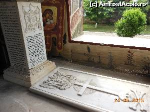 [P14] Herăşti - Mormântul de marmură al Năstureştilor.  » foto by iulianic
 - 
<span class="allrVoted glyphicon glyphicon-heart hidden" id="av620296"></span>
<a class="m-l-10 hidden" id="sv620296" onclick="voting_Foto_DelVot(,620296,8317)" role="button">șterge vot <span class="glyphicon glyphicon-remove"></span></a>
<a id="v9620296" class=" c-red"  onclick="voting_Foto_SetVot(620296)" role="button"><span class="glyphicon glyphicon-heart-empty"></span> <b>LIKE</b> = Votează poza</a> <img class="hidden"  id="f620296W9" src="/imagini/loader.gif" border="0" /><span class="AjErrMes hidden" id="e620296ErM"></span>