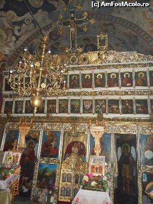 [P16] Herăşti - Biserica, ctitorie a Năstureştilor. Catapeteasma.  » foto by iulianic
 - 
<span class="allrVoted glyphicon glyphicon-heart hidden" id="av620298"></span>
<a class="m-l-10 hidden" id="sv620298" onclick="voting_Foto_DelVot(,620298,8317)" role="button">șterge vot <span class="glyphicon glyphicon-remove"></span></a>
<a id="v9620298" class=" c-red"  onclick="voting_Foto_SetVot(620298)" role="button"><span class="glyphicon glyphicon-heart-empty"></span> <b>LIKE</b> = Votează poza</a> <img class="hidden"  id="f620298W9" src="/imagini/loader.gif" border="0" /><span class="AjErrMes hidden" id="e620298ErM"></span>