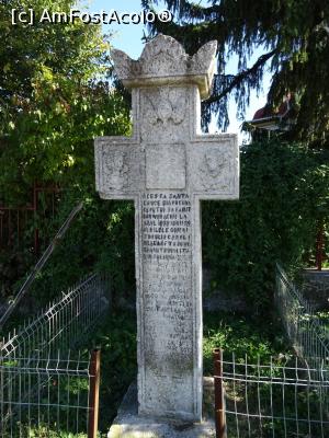 [P09] Crucea Grânarilor (1878) amplasată în fața bisericii „Sf. Ilie” - localitatea Crucea de Piatră.  » foto by tata123 🔱
 - 
<span class="allrVoted glyphicon glyphicon-heart hidden" id="av1021317"></span>
<a class="m-l-10 hidden" id="sv1021317" onclick="voting_Foto_DelVot(,1021317,8317)" role="button">șterge vot <span class="glyphicon glyphicon-remove"></span></a>
<a id="v91021317" class=" c-red"  onclick="voting_Foto_SetVot(1021317)" role="button"><span class="glyphicon glyphicon-heart-empty"></span> <b>LIKE</b> = Votează poza</a> <img class="hidden"  id="f1021317W9" src="/imagini/loader.gif" border="0" /><span class="AjErrMes hidden" id="e1021317ErM"></span>