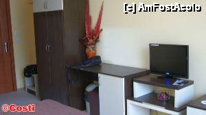 [P20] Televizor LCD cu vreo 30 de canale (toate româneşti), seif, minibar (gol) - câteva din dotările camerei » foto by Costi
 - 
<span class="allrVoted glyphicon glyphicon-heart hidden" id="av466155"></span>
<a class="m-l-10 hidden" id="sv466155" onclick="voting_Foto_DelVot(,466155,8322)" role="button">șterge vot <span class="glyphicon glyphicon-remove"></span></a>
<a id="v9466155" class=" c-red"  onclick="voting_Foto_SetVot(466155)" role="button"><span class="glyphicon glyphicon-heart-empty"></span> <b>LIKE</b> = Votează poza</a> <img class="hidden"  id="f466155W9" src="/imagini/loader.gif" border="0" /><span class="AjErrMes hidden" id="e466155ErM"></span>
