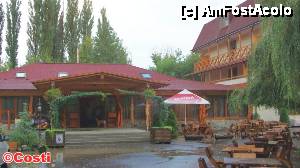[P03] Corpul cu restaurantul, clubul şi o parte din terasă.  » foto by Costi
 - 
<span class="allrVoted glyphicon glyphicon-heart hidden" id="av466133"></span>
<a class="m-l-10 hidden" id="sv466133" onclick="voting_Foto_DelVot(,466133,8322)" role="button">șterge vot <span class="glyphicon glyphicon-remove"></span></a>
<a id="v9466133" class=" c-red"  onclick="voting_Foto_SetVot(466133)" role="button"><span class="glyphicon glyphicon-heart-empty"></span> <b>LIKE</b> = Votează poza</a> <img class="hidden"  id="f466133W9" src="/imagini/loader.gif" border="0" /><span class="AjErrMes hidden" id="e466133ErM"></span>