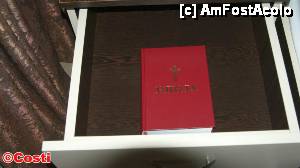[P32] În sertarul noptierei, o Biblie.  » foto by Costi
 - 
<span class="allrVoted glyphicon glyphicon-heart hidden" id="av466182"></span>
<a class="m-l-10 hidden" id="sv466182" onclick="voting_Foto_DelVot(,466182,8322)" role="button">șterge vot <span class="glyphicon glyphicon-remove"></span></a>
<a id="v9466182" class=" c-red"  onclick="voting_Foto_SetVot(466182)" role="button"><span class="glyphicon glyphicon-heart-empty"></span> <b>LIKE</b> = Votează poza</a> <img class="hidden"  id="f466182W9" src="/imagini/loader.gif" border="0" /><span class="AjErrMes hidden" id="e466182ErM"></span>