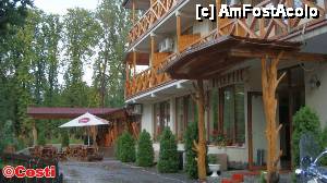 [P07] O parte din hotel. Se văd balcoanele camerelor.  » foto by Costi
 - 
<span class="allrVoted glyphicon glyphicon-heart hidden" id="av466138"></span>
<a class="m-l-10 hidden" id="sv466138" onclick="voting_Foto_DelVot(,466138,8322)" role="button">șterge vot <span class="glyphicon glyphicon-remove"></span></a>
<a id="v9466138" class=" c-red"  onclick="voting_Foto_SetVot(466138)" role="button"><span class="glyphicon glyphicon-heart-empty"></span> <b>LIKE</b> = Votează poza</a> <img class="hidden"  id="f466138W9" src="/imagini/loader.gif" border="0" /><span class="AjErrMes hidden" id="e466138ErM"></span>