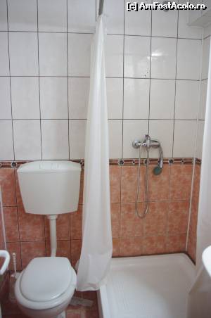 [P12] Toaleta si cabina de dus inghesuite in baia mica » foto by cdiana
 - 
<span class="allrVoted glyphicon glyphicon-heart hidden" id="av535433"></span>
<a class="m-l-10 hidden" id="sv535433" onclick="voting_Foto_DelVot(,535433,8328)" role="button">șterge vot <span class="glyphicon glyphicon-remove"></span></a>
<a id="v9535433" class=" c-red"  onclick="voting_Foto_SetVot(535433)" role="button"><span class="glyphicon glyphicon-heart-empty"></span> <b>LIKE</b> = Votează poza</a> <img class="hidden"  id="f535433W9" src="/imagini/loader.gif" border="0" /><span class="AjErrMes hidden" id="e535433ErM"></span>