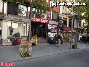 [P02] Intrarea la hotelul Kecik este destul de discretă.  » foto by Costi
 - 
<span class="allrVoted glyphicon glyphicon-heart hidden" id="av418532"></span>
<a class="m-l-10 hidden" id="sv418532" onclick="voting_Foto_DelVot(,418532,8357)" role="button">șterge vot <span class="glyphicon glyphicon-remove"></span></a>
<a id="v9418532" class=" c-red"  onclick="voting_Foto_SetVot(418532)" role="button"><span class="glyphicon glyphicon-heart-empty"></span> <b>LIKE</b> = Votează poza</a> <img class="hidden"  id="f418532W9" src="/imagini/loader.gif" border="0" /><span class="AjErrMes hidden" id="e418532ErM"></span>