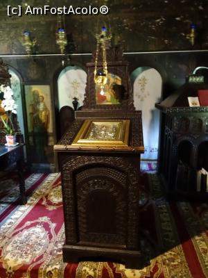 [P07] Tetrapod în fața iconostasului. » foto by tata123 🔱
 - 
<span class="allrVoted glyphicon glyphicon-heart hidden" id="av1330163"></span>
<a class="m-l-10 hidden" id="sv1330163" onclick="voting_Foto_DelVot(,1330163,8368)" role="button">șterge vot <span class="glyphicon glyphicon-remove"></span></a>
<a id="v91330163" class=" c-red"  onclick="voting_Foto_SetVot(1330163)" role="button"><span class="glyphicon glyphicon-heart-empty"></span> <b>LIKE</b> = Votează poza</a> <img class="hidden"  id="f1330163W9" src="/imagini/loader.gif" border="0" /><span class="AjErrMes hidden" id="e1330163ErM"></span>
