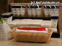 [P02] Cite 3 bucati de: sampon, conditioner pt par, gel de dus, lotiune pt corp, spuma de baie - se suplinesc zilnic gratis,in dependenta de consum.
4 seturi de: igiena dentara, barbierit, urgenta, pentru baie (caciulita dus, penseta, unghii etc.) - se dau doar in prima zi, la necesitate - contra cost. » foto by artyes77
 - 
<span class="allrVoted glyphicon glyphicon-heart hidden" id="av322289"></span>
<a class="m-l-10 hidden" id="sv322289" onclick="voting_Foto_DelVot(,322289,8369)" role="button">șterge vot <span class="glyphicon glyphicon-remove"></span></a>
<a id="v9322289" class=" c-red"  onclick="voting_Foto_SetVot(322289)" role="button"><span class="glyphicon glyphicon-heart-empty"></span> <b>LIKE</b> = Votează poza</a> <img class="hidden"  id="f322289W9" src="/imagini/loader.gif" border="0" /><span class="AjErrMes hidden" id="e322289ErM"></span>