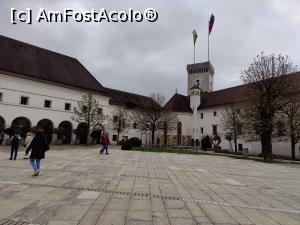 [P19] Castelul Ljubljana; în fundal, capela și turnul cu ceas » foto by crismis
 - 
<span class="allrVoted glyphicon glyphicon-heart hidden" id="av1371084"></span>
<a class="m-l-10 hidden" id="sv1371084" onclick="voting_Foto_DelVot(,1371084,8382)" role="button">șterge vot <span class="glyphicon glyphicon-remove"></span></a>
<a id="v91371084" class=" c-red"  onclick="voting_Foto_SetVot(1371084)" role="button"><span class="glyphicon glyphicon-heart-empty"></span> <b>LIKE</b> = Votează poza</a> <img class="hidden"  id="f1371084W9" src="/imagini/loader.gif" border="0" /><span class="AjErrMes hidden" id="e1371084ErM"></span>