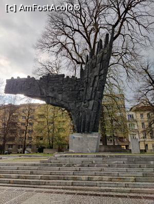 [P85] Piața Republicii; monumentul » foto by crismis
 - 
<span class="allrVoted glyphicon glyphicon-heart hidden" id="av1371164"></span>
<a class="m-l-10 hidden" id="sv1371164" onclick="voting_Foto_DelVot(,1371164,8382)" role="button">șterge vot <span class="glyphicon glyphicon-remove"></span></a>
<a id="v91371164" class=" c-red"  onclick="voting_Foto_SetVot(1371164)" role="button"><span class="glyphicon glyphicon-heart-empty"></span> <b>LIKE</b> = Votează poza</a> <img class="hidden"  id="f1371164W9" src="/imagini/loader.gif" border="0" /><span class="AjErrMes hidden" id="e1371164ErM"></span>