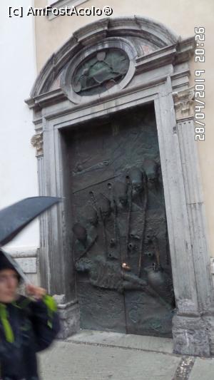 [P30] Ljubljana, poarta de la Catedrală » foto by ungureanica
 - 
<span class="allrVoted glyphicon glyphicon-heart hidden" id="av1108390"></span>
<a class="m-l-10 hidden" id="sv1108390" onclick="voting_Foto_DelVot(,1108390,8382)" role="button">șterge vot <span class="glyphicon glyphicon-remove"></span></a>
<a id="v91108390" class=" c-red"  onclick="voting_Foto_SetVot(1108390)" role="button"><span class="glyphicon glyphicon-heart-empty"></span> <b>LIKE</b> = Votează poza</a> <img class="hidden"  id="f1108390W9" src="/imagini/loader.gif" border="0" /><span class="AjErrMes hidden" id="e1108390ErM"></span>