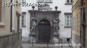 [P40] Seamănă cu Casa cu Cariatide din Sibiu » foto by ungureanica
 - 
<span class="allrVoted glyphicon glyphicon-heart hidden" id="av1108401"></span>
<a class="m-l-10 hidden" id="sv1108401" onclick="voting_Foto_DelVot(,1108401,8382)" role="button">șterge vot <span class="glyphicon glyphicon-remove"></span></a>
<a id="v91108401" class=" c-red"  onclick="voting_Foto_SetVot(1108401)" role="button"><span class="glyphicon glyphicon-heart-empty"></span> <b>LIKE</b> = Votează poza</a> <img class="hidden"  id="f1108401W9" src="/imagini/loader.gif" border="0" /><span class="AjErrMes hidden" id="e1108401ErM"></span>