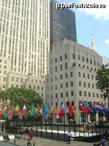 [P39] Rockefeller Center » foto by ca_an_
 - 
<span class="allrVoted glyphicon glyphicon-heart hidden" id="av20586"></span>
<a class="m-l-10 hidden" id="sv20586" onclick="voting_Foto_DelVot(,20586,8408)" role="button">șterge vot <span class="glyphicon glyphicon-remove"></span></a>
<a id="v920586" class=" c-red"  onclick="voting_Foto_SetVot(20586)" role="button"><span class="glyphicon glyphicon-heart-empty"></span> <b>LIKE</b> = Votează poza</a> <img class="hidden"  id="f20586W9" src="/imagini/loader.gif" border="0" /><span class="AjErrMes hidden" id="e20586ErM"></span>
