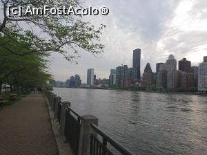 [P06] Manhattan - vedere din Roosevelt Island.  » foto by Dym57
 - 
<span class="allrVoted glyphicon glyphicon-heart hidden" id="av1069856"></span>
<a class="m-l-10 hidden" id="sv1069856" onclick="voting_Foto_DelVot(,1069856,8408)" role="button">șterge vot <span class="glyphicon glyphicon-remove"></span></a>
<a id="v91069856" class=" c-red"  onclick="voting_Foto_SetVot(1069856)" role="button"><span class="glyphicon glyphicon-heart-empty"></span> <b>LIKE</b> = Votează poza</a> <img class="hidden"  id="f1069856W9" src="/imagini/loader.gif" border="0" /><span class="AjErrMes hidden" id="e1069856ErM"></span>