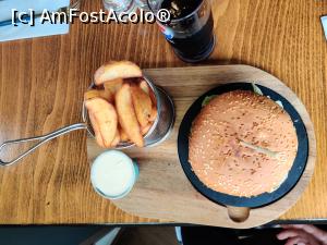 [P12] Restaurant Del Centro din Reșița, burger de vită cu cartofi wedges și maioneză (400 g. /150 g.) » foto by Dana2008
 - 
<span class="allrVoted glyphicon glyphicon-heart hidden" id="av1205786"></span>
<a class="m-l-10 hidden" id="sv1205786" onclick="voting_Foto_DelVot(,1205786,8409)" role="button">șterge vot <span class="glyphicon glyphicon-remove"></span></a>
<a id="v91205786" class=" c-red"  onclick="voting_Foto_SetVot(1205786)" role="button"><span class="glyphicon glyphicon-heart-empty"></span> <b>LIKE</b> = Votează poza</a> <img class="hidden"  id="f1205786W9" src="/imagini/loader.gif" border="0" /><span class="AjErrMes hidden" id="e1205786ErM"></span>