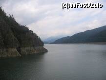 [P06] o parte a barajului Vidraru, care se intinde pe o suprafata de 893 ha si o lungime de 10.3 km » foto by gheisa
 - 
<span class="allrVoted glyphicon glyphicon-heart hidden" id="av270667"></span>
<a class="m-l-10 hidden" id="sv270667" onclick="voting_Foto_DelVot(,270667,8419)" role="button">șterge vot <span class="glyphicon glyphicon-remove"></span></a>
<a id="v9270667" class=" c-red"  onclick="voting_Foto_SetVot(270667)" role="button"><span class="glyphicon glyphicon-heart-empty"></span> <b>LIKE</b> = Votează poza</a> <img class="hidden"  id="f270667W9" src="/imagini/loader.gif" border="0" /><span class="AjErrMes hidden" id="e270667ErM"></span>