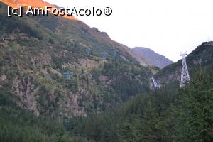 [P08] Vedere de la cabana Balea Cascada spre cascada Balea in dreapta stalpul de la telecabina » foto by AZE
 - 
<span class="allrVoted glyphicon glyphicon-heart hidden" id="av718441"></span>
<a class="m-l-10 hidden" id="sv718441" onclick="voting_Foto_DelVot(,718441,8419)" role="button">șterge vot <span class="glyphicon glyphicon-remove"></span></a>
<a id="v9718441" class=" c-red"  onclick="voting_Foto_SetVot(718441)" role="button"><span class="glyphicon glyphicon-heart-empty"></span> <b>LIKE</b> = Votează poza</a> <img class="hidden"  id="f718441W9" src="/imagini/loader.gif" border="0" /><span class="AjErrMes hidden" id="e718441ErM"></span>