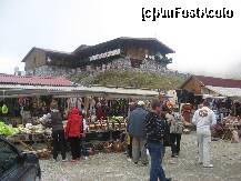 [P03] Facem un scurt popas pentru 'shopping' si refacerea fortelor in bazarul de pe platou » foto by dorgo
 - 
<span class="allrVoted glyphicon glyphicon-heart hidden" id="av181890"></span>
<a class="m-l-10 hidden" id="sv181890" onclick="voting_Foto_DelVot(,181890,8419)" role="button">șterge vot <span class="glyphicon glyphicon-remove"></span></a>
<a id="v9181890" class=" c-red"  onclick="voting_Foto_SetVot(181890)" role="button"><span class="glyphicon glyphicon-heart-empty"></span> <b>LIKE</b> = Votează poza</a> <img class="hidden"  id="f181890W9" src="/imagini/loader.gif" border="0" /><span class="AjErrMes hidden" id="e181890ErM"></span>