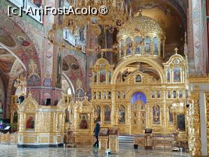 [P18] Mănăstirea Bănceni, Catredrala „Sf. Treime”, Catapeteasma sculptată și împodobită cu icoane, se vede în stânga sus altarul de la etaj » foto by mprofeanu
 - 
<span class="allrVoted glyphicon glyphicon-heart hidden" id="av1504204"></span>
<a class="m-l-10 hidden" id="sv1504204" onclick="voting_Foto_DelVot(,1504204,8421)" role="button">șterge vot <span class="glyphicon glyphicon-remove"></span></a>
<a id="v91504204" class=" c-red"  onclick="voting_Foto_SetVot(1504204)" role="button"><span class="glyphicon glyphicon-heart-empty"></span> <b>LIKE</b> = Votează poza</a> <img class="hidden"  id="f1504204W9" src="/imagini/loader.gif" border="0" /><span class="AjErrMes hidden" id="e1504204ErM"></span>