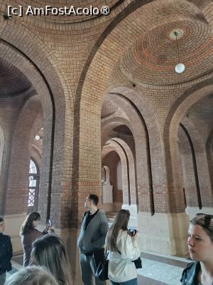 [P58] Cernăuți, Universitatea Națională „Iuri Fedkovici”, Fosta Reședință a Mitropoliților astăzi rectoratul, la parter, coloane imense și bolți pe măsură.... » foto by mprofeanu
 - 
<span class="allrVoted glyphicon glyphicon-heart hidden" id="av1507650"></span>
<a class="m-l-10 hidden" id="sv1507650" onclick="voting_Foto_DelVot(,1507650,8421)" role="button">șterge vot <span class="glyphicon glyphicon-remove"></span></a>
<a id="v91507650" class=" c-red"  onclick="voting_Foto_SetVot(1507650)" role="button"><span class="glyphicon glyphicon-heart-empty"></span> <b>LIKE</b> = Votează poza</a> <img class="hidden"  id="f1507650W9" src="/imagini/loader.gif" border="0" /><span class="AjErrMes hidden" id="e1507650ErM"></span>