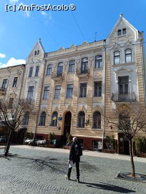 [P07] Cernăuți, Strada Kobylyans’koi, Universitatea Națională „Iuri Fedkovici”, Catedra de Fizică și Medicină Biologică și soțul la plimbare... » foto by mprofeanu
 - 
<span class="allrVoted glyphicon glyphicon-heart hidden" id="av1507599"></span>
<a class="m-l-10 hidden" id="sv1507599" onclick="voting_Foto_DelVot(,1507599,8421)" role="button">șterge vot <span class="glyphicon glyphicon-remove"></span></a>
<a id="v91507599" class=" c-red"  onclick="voting_Foto_SetVot(1507599)" role="button"><span class="glyphicon glyphicon-heart-empty"></span> <b>LIKE</b> = Votează poza</a> <img class="hidden"  id="f1507599W9" src="/imagini/loader.gif" border="0" /><span class="AjErrMes hidden" id="e1507599ErM"></span>