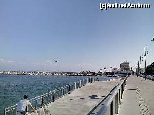 [P05] Noua faleza pe Mckenzie, facuta pe fonduri europene. In spate restaurant Zephyros, portul pescaresc si avion care aterizeaza (cam la 5 min unul), aeroportul este langa mare, dupa ultimele blocuri din Larnaca » foto by serban55
 - 
<span class="allrVoted glyphicon glyphicon-heart hidden" id="av567873"></span>
<a class="m-l-10 hidden" id="sv567873" onclick="voting_Foto_DelVot(,567873,8430)" role="button">șterge vot <span class="glyphicon glyphicon-remove"></span></a>
<a id="v9567873" class=" c-red"  onclick="voting_Foto_SetVot(567873)" role="button"><span class="glyphicon glyphicon-heart-empty"></span> <b>LIKE</b> = Votează poza</a> <img class="hidden"  id="f567873W9" src="/imagini/loader.gif" border="0" /><span class="AjErrMes hidden" id="e567873ErM"></span>
