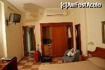 [P27] Fotografie făcută spre ieşirea din camera hotelului. În şifonier se vede seiful. » foto by Costi
 - 
<span class="allrVoted glyphicon glyphicon-heart hidden" id="av183399"></span>
<a class="m-l-10 hidden" id="sv183399" onclick="voting_Foto_DelVot(,183399,8470)" role="button">șterge vot <span class="glyphicon glyphicon-remove"></span></a>
<a id="v9183399" class=" c-red"  onclick="voting_Foto_SetVot(183399)" role="button"><span class="glyphicon glyphicon-heart-empty"></span> <b>LIKE</b> = Votează poza</a> <img class="hidden"  id="f183399W9" src="/imagini/loader.gif" border="0" /><span class="AjErrMes hidden" id="e183399ErM"></span>