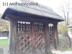 [P22] Muzeul Satului Bucuresti.Poarta casei din Curtisoara. » foto by Floria
 - 
<span class="allrVoted glyphicon glyphicon-heart hidden" id="av1218589"></span>
<a class="m-l-10 hidden" id="sv1218589" onclick="voting_Foto_DelVot(,1218589,8488)" role="button">șterge vot <span class="glyphicon glyphicon-remove"></span></a>
<a id="v91218589" class=" c-red"  onclick="voting_Foto_SetVot(1218589)" role="button"><span class="glyphicon glyphicon-heart-empty"></span> <b>LIKE</b> = Votează poza</a> <img class="hidden"  id="f1218589W9" src="/imagini/loader.gif" border="0" /><span class="AjErrMes hidden" id="e1218589ErM"></span>