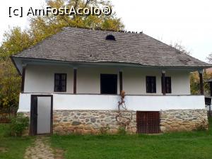 [P04] Muzeul Satului Bucuresti.Casa din Stanesti,Arges-reprezentativa pentru zona Muscelului. » foto by Floria
 - 
<span class="allrVoted glyphicon glyphicon-heart hidden" id="av1218571"></span>
<a class="m-l-10 hidden" id="sv1218571" onclick="voting_Foto_DelVot(,1218571,8488)" role="button">șterge vot <span class="glyphicon glyphicon-remove"></span></a>
<a id="v91218571" class=" c-red"  onclick="voting_Foto_SetVot(1218571)" role="button"><span class="glyphicon glyphicon-heart-empty"></span> <b>LIKE</b> = Votează poza</a> <img class="hidden"  id="f1218571W9" src="/imagini/loader.gif" border="0" /><span class="AjErrMes hidden" id="e1218571ErM"></span>