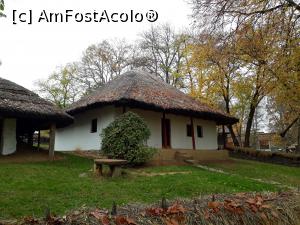 [P40] Muzeul Satului Bucuresti.Casa de podgorean din satul Curteni,comuna Olanesti,Vaslui. » foto by Floria
 - 
<span class="allrVoted glyphicon glyphicon-heart hidden" id="av1218607"></span>
<a class="m-l-10 hidden" id="sv1218607" onclick="voting_Foto_DelVot(,1218607,8488)" role="button">șterge vot <span class="glyphicon glyphicon-remove"></span></a>
<a id="v91218607" class=" c-red"  onclick="voting_Foto_SetVot(1218607)" role="button"><span class="glyphicon glyphicon-heart-empty"></span> <b>LIKE</b> = Votează poza</a> <img class="hidden"  id="f1218607W9" src="/imagini/loader.gif" border="0" /><span class="AjErrMes hidden" id="e1218607ErM"></span>