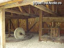 [P23] Bucuresti - Muzeul satului - teascul pentru ulei si must din Romosel, jud.Hunedoara. » foto by Diaura*
 - 
<span class="allrVoted glyphicon glyphicon-heart hidden" id="av321786"></span>
<a class="m-l-10 hidden" id="sv321786" onclick="voting_Foto_DelVot(,321786,8488)" role="button">șterge vot <span class="glyphicon glyphicon-remove"></span></a>
<a id="v9321786" class=" c-red"  onclick="voting_Foto_SetVot(321786)" role="button"><span class="glyphicon glyphicon-heart-empty"></span> <b>LIKE</b> = Votează poza</a> <img class="hidden"  id="f321786W9" src="/imagini/loader.gif" border="0" /><span class="AjErrMes hidden" id="e321786ErM"></span>