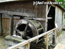 [P26] Bucuresti - Muzeul satului - piua de seminte din Rasinari, jud.Sibiu » foto by Diaura*
 - 
<span class="allrVoted glyphicon glyphicon-heart hidden" id="av321790"></span>
<a class="m-l-10 hidden" id="sv321790" onclick="voting_Foto_DelVot(,321790,8488)" role="button">șterge vot <span class="glyphicon glyphicon-remove"></span></a>
<a id="v9321790" class=" c-red"  onclick="voting_Foto_SetVot(321790)" role="button"><span class="glyphicon glyphicon-heart-empty"></span> <b>LIKE</b> = Votează poza</a> <img class="hidden"  id="f321790W9" src="/imagini/loader.gif" border="0" /><span class="AjErrMes hidden" id="e321790ErM"></span>