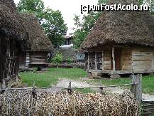 [P33] Bucuresti - Muzeul satului - gospodarie din sec. XVIII, din Surdesti, Maramures » foto by Diaura*
 - 
<span class="allrVoted glyphicon glyphicon-heart hidden" id="av321797"></span>
<a class="m-l-10 hidden" id="sv321797" onclick="voting_Foto_DelVot(,321797,8488)" role="button">șterge vot <span class="glyphicon glyphicon-remove"></span></a>
<a id="v9321797" class=" c-red"  onclick="voting_Foto_SetVot(321797)" role="button"><span class="glyphicon glyphicon-heart-empty"></span> <b>LIKE</b> = Votează poza</a> <img class="hidden"  id="f321797W9" src="/imagini/loader.gif" border="0" /><span class="AjErrMes hidden" id="e321797ErM"></span>