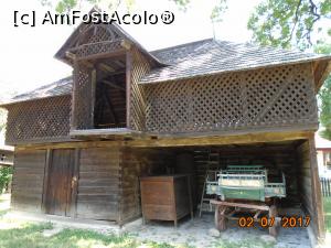 [P36] Gospodărie din Stănești, Argeș, șură cu grajd și fânar » foto by Mitica49
 - 
<span class="allrVoted glyphicon glyphicon-heart hidden" id="av941046"></span>
<a class="m-l-10 hidden" id="sv941046" onclick="voting_Foto_DelVot(,941046,8488)" role="button">șterge vot <span class="glyphicon glyphicon-remove"></span></a>
<a id="v9941046" class=" c-red"  onclick="voting_Foto_SetVot(941046)" role="button"><span class="glyphicon glyphicon-heart-empty"></span> <b>LIKE</b> = Votează poza</a> <img class="hidden"  id="f941046W9" src="/imagini/loader.gif" border="0" /><span class="AjErrMes hidden" id="e941046ErM"></span>