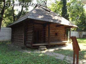 [P54] Muzeul Satului - Bordei, Obcina Feredeul Cucosului, sec XVIII, Campulung Moldovenesc, Suceava » foto by mishu
 - 
<span class="allrVoted glyphicon glyphicon-heart hidden" id="av803402"></span>
<a class="m-l-10 hidden" id="sv803402" onclick="voting_Foto_DelVot(,803402,8488)" role="button">șterge vot <span class="glyphicon glyphicon-remove"></span></a>
<a id="v9803402" class=" c-red"  onclick="voting_Foto_SetVot(803402)" role="button"><span class="glyphicon glyphicon-heart-empty"></span> <b>LIKE</b> = Votează poza</a> <img class="hidden"  id="f803402W9" src="/imagini/loader.gif" border="0" /><span class="AjErrMes hidden" id="e803402ErM"></span>