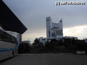 [P19] Hotel Cosmos - Edificii moderne in imediata vecinatate a hotelului.  » foto by iulianic
 - 
<span class="allrVoted glyphicon glyphicon-heart hidden" id="av351217"></span>
<a class="m-l-10 hidden" id="sv351217" onclick="voting_Foto_DelVot(,351217,8497)" role="button">șterge vot <span class="glyphicon glyphicon-remove"></span></a>
<a id="v9351217" class=" c-red"  onclick="voting_Foto_SetVot(351217)" role="button"><span class="glyphicon glyphicon-heart-empty"></span> <b>LIKE</b> = Votează poza</a> <img class="hidden"  id="f351217W9" src="/imagini/loader.gif" border="0" /><span class="AjErrMes hidden" id="e351217ErM"></span>