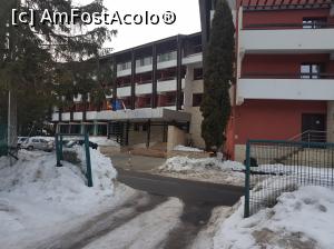 [P01] Hotelul vazut din parcare » foto by charisteas
 - 
<span class="allrVoted glyphicon glyphicon-heart hidden" id="av1050755"></span>
<a class="m-l-10 hidden" id="sv1050755" onclick="voting_Foto_DelVot(,1050755,8514)" role="button">șterge vot <span class="glyphicon glyphicon-remove"></span></a>
<a id="v91050755" class=" c-red"  onclick="voting_Foto_SetVot(1050755)" role="button"><span class="glyphicon glyphicon-heart-empty"></span> <b>LIKE</b> = Votează poza</a> <img class="hidden"  id="f1050755W9" src="/imagini/loader.gif" border="0" /><span class="AjErrMes hidden" id="e1050755ErM"></span>