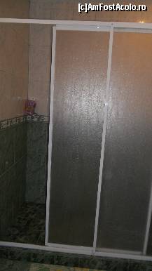 [P04] Cabina de dus (foarte spatioasa)  » foto by delinyka
 - 
<span class="allrVoted glyphicon glyphicon-heart hidden" id="av346313"></span>
<a class="m-l-10 hidden" id="sv346313" onclick="voting_Foto_DelVot(,346313,8523)" role="button">șterge vot <span class="glyphicon glyphicon-remove"></span></a>
<a id="v9346313" class=" c-red"  onclick="voting_Foto_SetVot(346313)" role="button"><span class="glyphicon glyphicon-heart-empty"></span> <b>LIKE</b> = Votează poza</a> <img class="hidden"  id="f346313W9" src="/imagini/loader.gif" border="0" /><span class="AjErrMes hidden" id="e346313ErM"></span>