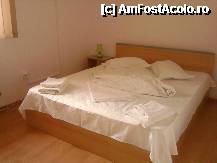 [P05] Camera cu o singura noptiera » foto by delinyka
 - 
<span class="allrVoted glyphicon glyphicon-heart hidden" id="av240523"></span>
<a class="m-l-10 hidden" id="sv240523" onclick="voting_Foto_DelVot(,240523,8531)" role="button">șterge vot <span class="glyphicon glyphicon-remove"></span></a>
<a id="v9240523" class=" c-red"  onclick="voting_Foto_SetVot(240523)" role="button"><span class="glyphicon glyphicon-heart-empty"></span> <b>LIKE</b> = Votează poza</a> <img class="hidden"  id="f240523W9" src="/imagini/loader.gif" border="0" /><span class="AjErrMes hidden" id="e240523ErM"></span>