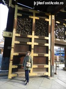 [P17] Templul Nishi Hangan-ji, porti aurite.  » foto by TraianS
 - 
<span class="allrVoted glyphicon glyphicon-heart hidden" id="av410879"></span>
<a class="m-l-10 hidden" id="sv410879" onclick="voting_Foto_DelVot(,410879,8571)" role="button">șterge vot <span class="glyphicon glyphicon-remove"></span></a>
<a id="v9410879" class=" c-red"  onclick="voting_Foto_SetVot(410879)" role="button"><span class="glyphicon glyphicon-heart-empty"></span> <b>LIKE</b> = Votează poza</a> <img class="hidden"  id="f410879W9" src="/imagini/loader.gif" border="0" /><span class="AjErrMes hidden" id="e410879ErM"></span>