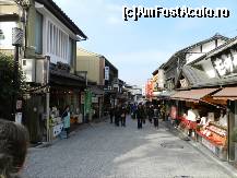 [P51] Strada ce vine spre Templul Kiyomizu-dera » foto by TraianS
 - 
<span class="allrVoted glyphicon glyphicon-heart hidden" id="av410913"></span>
<a class="m-l-10 hidden" id="sv410913" onclick="voting_Foto_DelVot(,410913,8571)" role="button">șterge vot <span class="glyphicon glyphicon-remove"></span></a>
<a id="v9410913" class=" c-red"  onclick="voting_Foto_SetVot(410913)" role="button"><span class="glyphicon glyphicon-heart-empty"></span> <b>LIKE</b> = Votează poza</a> <img class="hidden"  id="f410913W9" src="/imagini/loader.gif" border="0" /><span class="AjErrMes hidden" id="e410913ErM"></span>