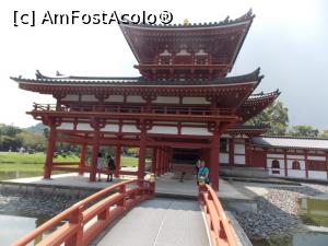 [P10] Uji, Templul Byodoin, în fața salii centrale (corpul păsării Pheonix)  » foto by mprofeanu
 - 
<span class="allrVoted glyphicon glyphicon-heart hidden" id="av738880"></span>
<a class="m-l-10 hidden" id="sv738880" onclick="voting_Foto_DelVot(,738880,8571)" role="button">șterge vot <span class="glyphicon glyphicon-remove"></span></a>
<a id="v9738880" class=" c-red"  onclick="voting_Foto_SetVot(738880)" role="button"><span class="glyphicon glyphicon-heart-empty"></span> <b>LIKE</b> = Votează poza</a> <img class="hidden"  id="f738880W9" src="/imagini/loader.gif" border="0" /><span class="AjErrMes hidden" id="e738880ErM"></span>