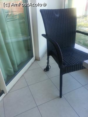 [P22] scaunul din balcon caruia i se scurgea impletitura de ratan pe picior » foto by gioko
 - 
<span class="allrVoted glyphicon glyphicon-heart hidden" id="av922976"></span>
<a class="m-l-10 hidden" id="sv922976" onclick="voting_Foto_DelVot(,922976,8572)" role="button">șterge vot <span class="glyphicon glyphicon-remove"></span></a>
<a id="v9922976" class=" c-red"  onclick="voting_Foto_SetVot(922976)" role="button"><span class="glyphicon glyphicon-heart-empty"></span> <b>LIKE</b> = Votează poza</a> <img class="hidden"  id="f922976W9" src="/imagini/loader.gif" border="0" /><span class="AjErrMes hidden" id="e922976ErM"></span>