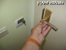 [P11] Bratara ce-ti permitea accesul la toate serviciile hotelului si cheia ce declansa conectarea la electricitate » foto by dorgo
 - 
<span class="allrVoted glyphicon glyphicon-heart hidden" id="av332034"></span>
<a class="m-l-10 hidden" id="sv332034" onclick="voting_Foto_DelVot(,332034,8580)" role="button">șterge vot <span class="glyphicon glyphicon-remove"></span></a>
<a id="v9332034" class=" c-red"  onclick="voting_Foto_SetVot(332034)" role="button"><span class="glyphicon glyphicon-heart-empty"></span> <b>LIKE</b> = Votează poza</a> <img class="hidden"  id="f332034W9" src="/imagini/loader.gif" border="0" /><span class="AjErrMes hidden" id="e332034ErM"></span>