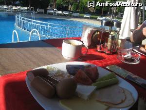 [P10] Micul dejun inclus, servit pe terasa restaurantului aflat deasupra piscinei » foto by dorgo
 - 
<span class="allrVoted glyphicon glyphicon-heart hidden" id="av626285"></span>
<a class="m-l-10 hidden" id="sv626285" onclick="voting_Foto_DelVot(,626285,8580)" role="button">șterge vot <span class="glyphicon glyphicon-remove"></span></a>
<a id="v9626285" class=" c-red"  onclick="voting_Foto_SetVot(626285)" role="button"><span class="glyphicon glyphicon-heart-empty"></span> <b>LIKE</b> = Votează poza</a> <img class="hidden"  id="f626285W9" src="/imagini/loader.gif" border="0" /><span class="AjErrMes hidden" id="e626285ErM"></span>