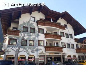 [P35] Hotel în Mayrhofen, ultima stațiune de pe vale.  » foto by Aurici
 - 
<span class="allrVoted glyphicon glyphicon-heart hidden" id="av1037759"></span>
<a class="m-l-10 hidden" id="sv1037759" onclick="voting_Foto_DelVot(,1037759,8584)" role="button">șterge vot <span class="glyphicon glyphicon-remove"></span></a>
<a id="v91037759" class=" c-red"  onclick="voting_Foto_SetVot(1037759)" role="button"><span class="glyphicon glyphicon-heart-empty"></span> <b>LIKE</b> = Votează poza</a> <img class="hidden"  id="f1037759W9" src="/imagini/loader.gif" border="0" /><span class="AjErrMes hidden" id="e1037759ErM"></span>